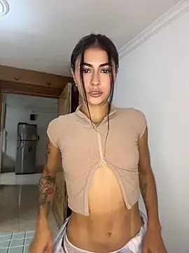 Snapshot of emilie_xx_ chatting on May 6, 2026, 3:16 pm emilie xx online show from May 6, 2026, 3:16 pm