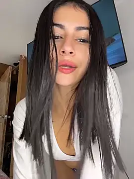Snapshot of emilie_xx_ chatting on June 3, 2026, 2:33 pm emilie xx online show from June 3, 2026, 2:33 pm