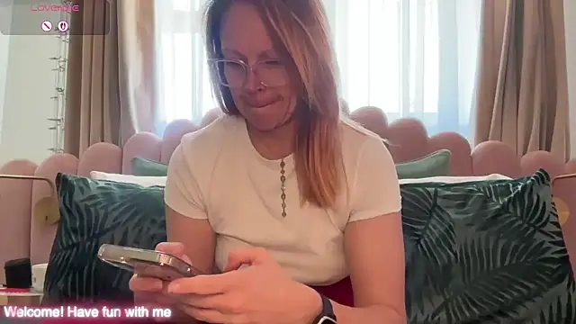 MelodyRoseUk online show from April 11, 2026, 1:04 pm