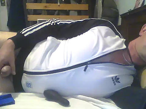 Snapshot of frank32love chatting on January 7, 2025, 12:45 am frank32love online show from January 7, 2025, 12:45 am