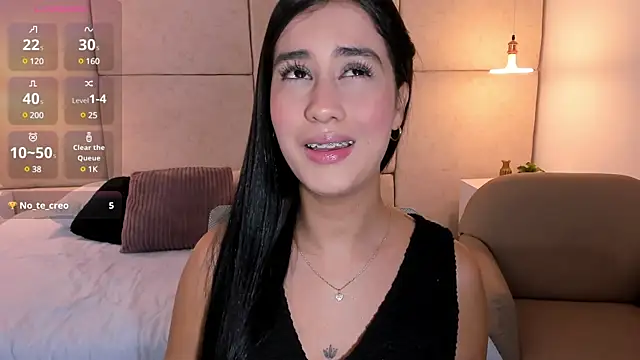 Snapshot of Amiirra_ chatting on February 18, 2025, 9:09 pm Amiirra online show from February 18, 2025, 9:09 pm