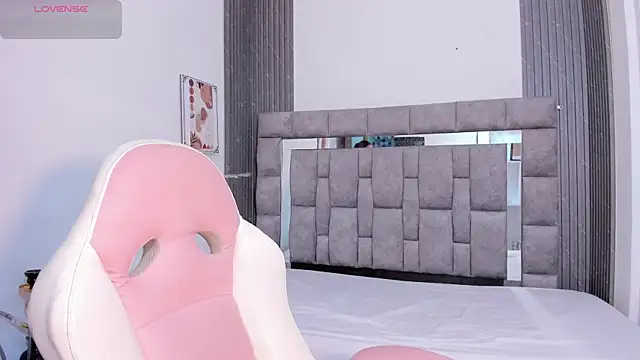 zulyjones online show from November 11, 2025, 12:22 pm