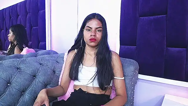 Snapshot of SaraFlores chatting on December 12, 2024, 6:57 am SaraFlores online show from December 12, 2024, 6:57 am