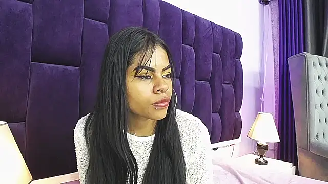 Snapshot of SaraFlores chatting on December 19, 2024, 6:23 am SaraFlores online show from December 19, 2024, 6:23 am