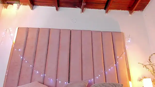 VICTORIA RASH online show from January 17, 2025, 9:39 pm