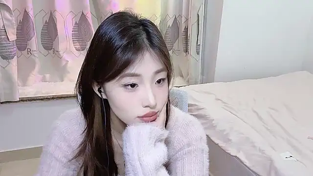 Snapshot of Vania-818- chatting on January 7, 2025, 10:55 am Vania-818- online show from January 7, 2025, 10:55 am