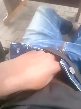 Snapshot of Itshaumf chatting on February 1, 2025, 12:26 pm Itshaumf online show from February 1, 2025, 12:26 pm