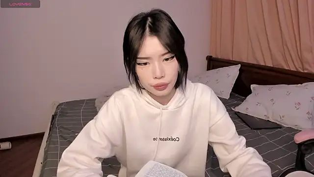 Snapshot of Velvetsky_1 chatting on October 7, 2025, 11:06 pm Velvetsky 1 online show from October 7, 2025, 11:06 pm