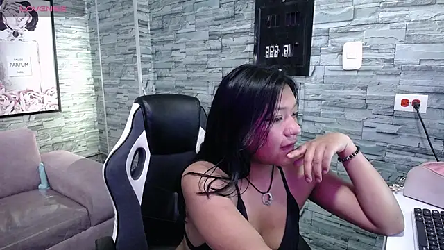 Snapshot of _Katalina_b chatting on December 14, 2024, 11:34 pm Katalina b online show from December 14, 2024, 11:34 pm