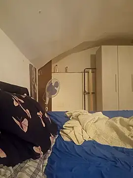 Snapshot of perla97 chatting on December 8, 2024, 1:25 pm perla97 online show from December 8, 2024, 1:25 pm