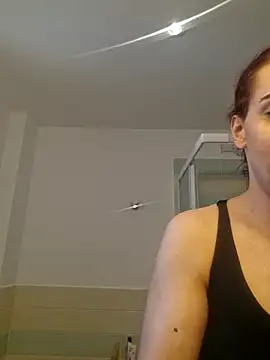 Snapshot of perla97 chatting on October 22, 2025, 12:15 pm perla97 online show from October 22, 2025, 12:15 pm