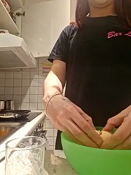 Snapshot of perla97 chatting on February 13, 2025, 7:21 pm perla97 online show from February 13, 2025, 7:21 pm