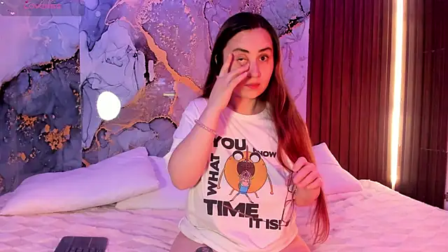 centaurigirl online show from October 10, 2025, 3:51 am