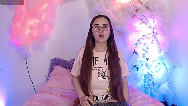 centaurigirl online show from January 21, 2025, 3:37 am