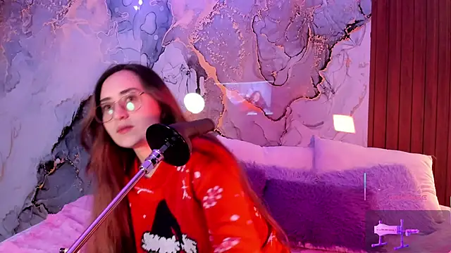 centaurigirl online show from December 2, 2025, 4:47 am