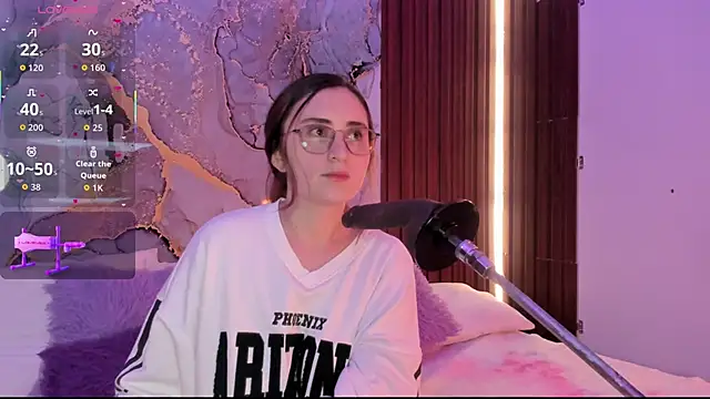 centaurigirl online show from December 5, 2025, 4:55 am