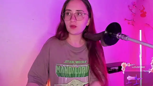 centaurigirl online show from September 30, 2025, 3:56 am