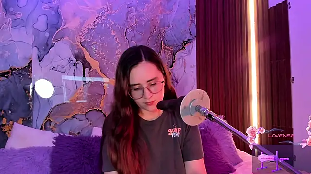 centaurigirl online show from November 25, 2025, 3:40 am