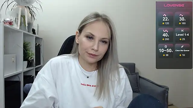 Snapshot of Sunny_bunny6 chatting on February 18, 2025, 1:00 pm Sunny bunny6 online show from February 18, 2025, 1:00 pm