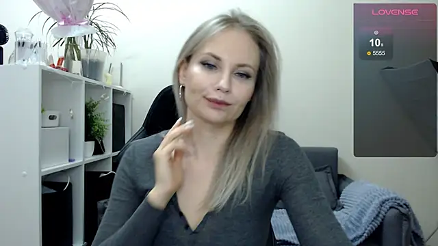 Snapshot of Sunny_bunny6 chatting on March 14, 2025, 4:32 am Sunny bunny6 online show from March 14, 2025, 4:32 am