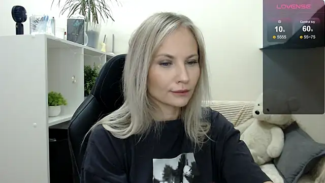 Sunny bunny6 online show from October 28, 2025, 4:02 am