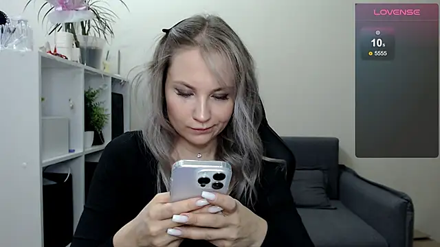 Snapshot of Sunny_bunny6 chatting on March 19, 2025, 3:41 am Sunny bunny6 online show from March 19, 2025, 3:41 am