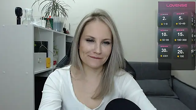 Snapshot of Sunny_bunny6 chatting on February 11, 2025, 3:18 pm Sunny bunny6 online show from February 11, 2025, 3:18 pm