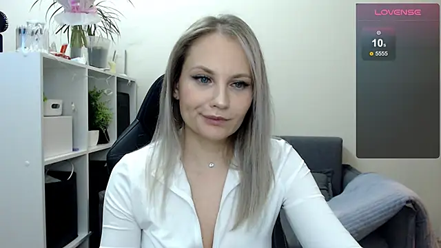 Snapshot of Sunny_bunny6 chatting on March 9, 2025, 11:03 pm Sunny bunny6 online show from March 9, 2025, 11:03 pm