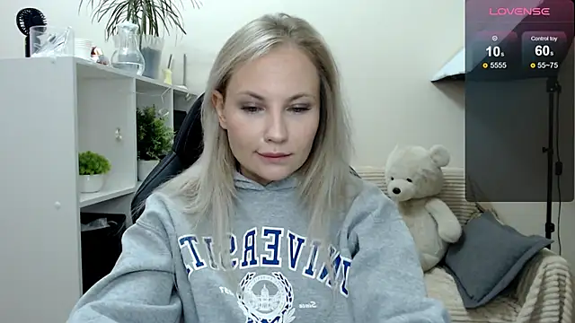 Snapshot of Sunny_bunny6 chatting on September 11, 2025, 4:34 am Sunny bunny6 online show from September 11, 2025, 4:34 am
