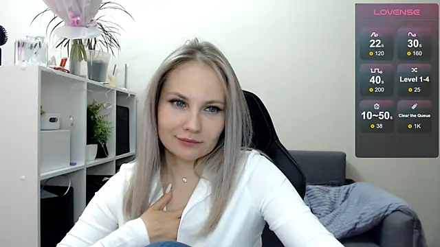 Snapshot of Sunny_bunny6 chatting on March 10, 2025, 5:11 am Sunny bunny6 online show from March 10, 2025, 5:11 am