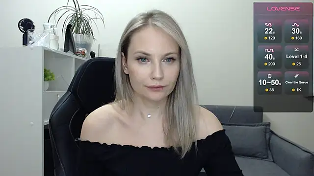 Snapshot of Sunny_bunny6 chatting on January 14, 2025, 5:45 pm Sunny bunny6 online show from January 14, 2025, 5:45 pm