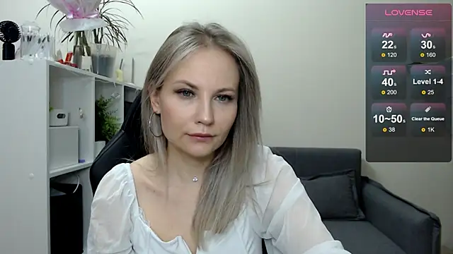 Snapshot of Sunny_bunny6 chatting on March 17, 2025, 3:25 am Sunny bunny6 online show from March 17, 2025, 3:25 am