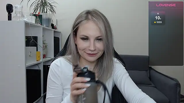 Snapshot of Sunny_bunny6 chatting on February 12, 2025, 7:34 am Sunny bunny6 online show from February 12, 2025, 7:34 am
