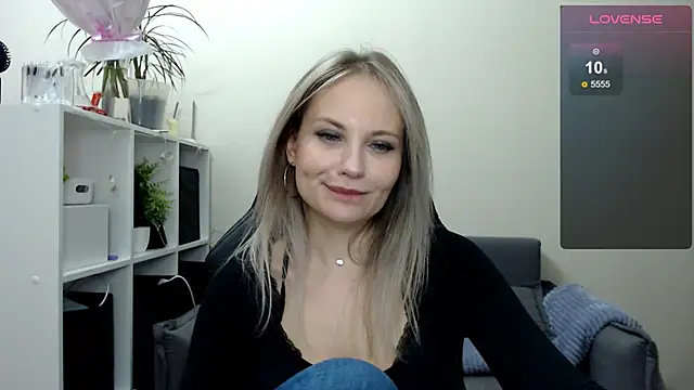 Snapshot of Sunny_bunny6 chatting on March 13, 2025, 10:05 am Sunny bunny6 online show from March 13, 2025, 10:05 am