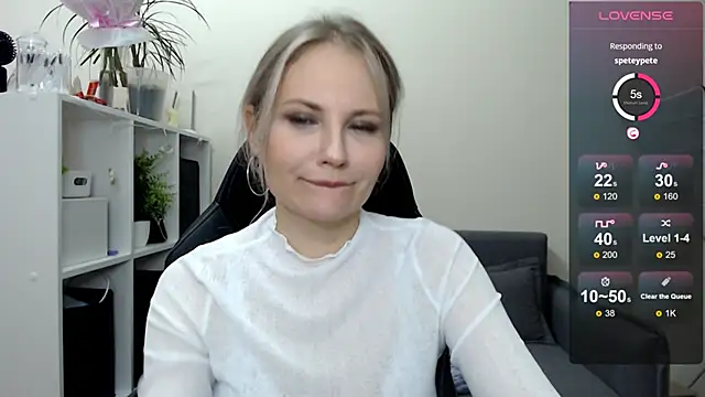 Snapshot of Sunny_bunny6 chatting on March 17, 2025, 6:29 am Sunny bunny6 online show from March 17, 2025, 6:29 am