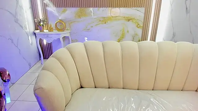 Snapshot of violet_sub chatting on September 19, 2025, 1:37 pm violet sub online show from September 19, 2025, 1:37 pm