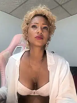 Amaliu  online show from November 27, 2025, 7:03 pm