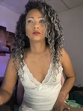 Snapshot of Amaliu_ chatting on July 9, 2026, 3:11 pm Amaliu online show from July 9, 2026, 3:11 pm