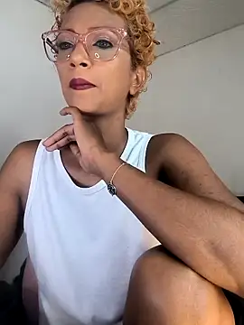 Snapshot of Amaliu_ chatting on October 9, 2025, 3:45 pm Amaliu online show from October 9, 2025, 3:45 pm