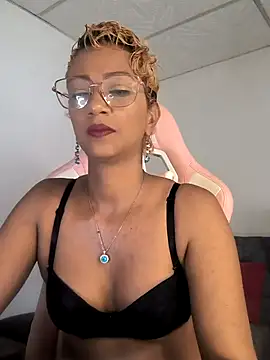 Snapshot of Amaliu_ chatting on October 4, 2025, 3:13 pm Amaliu online show from October 4, 2025, 3:13 pm