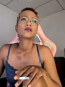 Snapshot of Amaliu_ chatting on October 5, 2025, 3:47 pm Amaliu online show from October 5, 2025, 3:47 pm