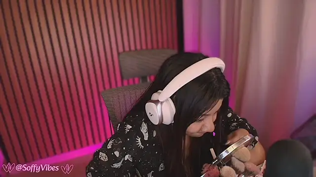 Snapshot of soffyvibes- chatting on February 17, 2026, 12:41 am soffyvibes- online show from February 17, 2026, 12:41 am