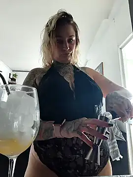 Lisacasandra online show from February 2, 2025, 9:45 pm