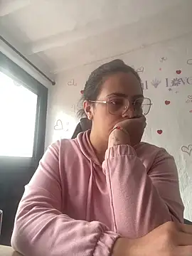 Emily Russo  online show from January 31, 2025, 9:37 pm