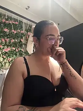 Emily Russo  online show from January 16, 2025, 9:40 pm