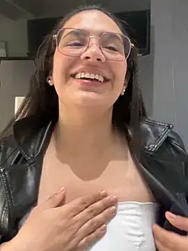 Emily Russo  online show from January 11, 2025, 4:46 pm