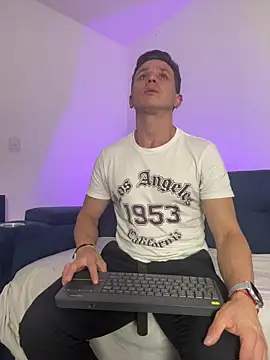 Andrewfalcon online show from November 11, 2025, 7:30 pm