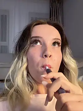 Snapshot of Diamond_lucyy chatting on September 13, 2025, 12:10 am Diamond lucyy online show from September 13, 2025, 12:10 am