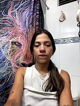 Snapshot of Petite_amor2 chatting on October 29, 2025, 6:34 am Petite amor2 online show from October 29, 2025, 6:34 am