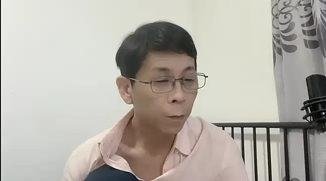 Snapshot of TGH521 chatting on January 11, 2025, 1:43 pm TGH521 online show from January 11, 2025, 1:43 pm